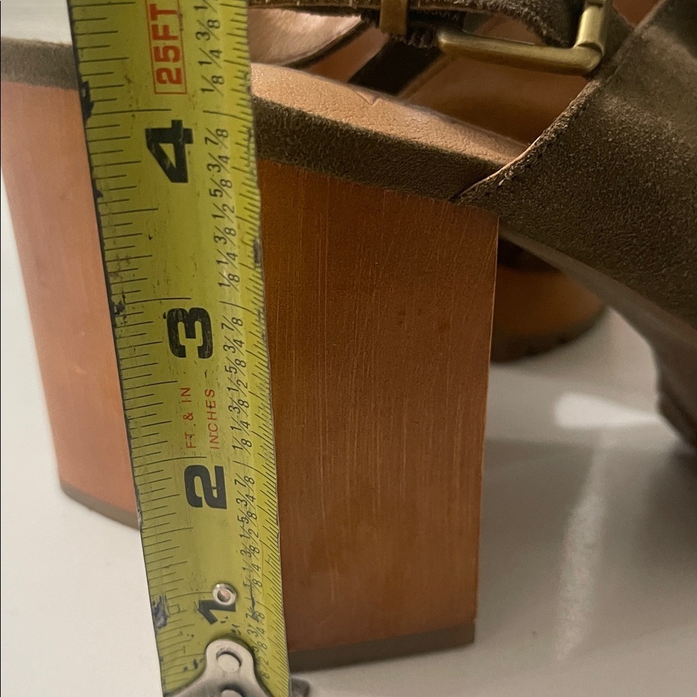 CROWN VINTAGE Olive Green Suede
Platform Chunky block Heel Ankle Straps Sz 7.5 - Picture 12 of 15
